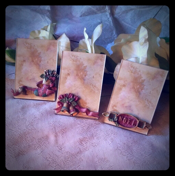 Charpente Magnetic Holiday Photo Magnets - Picture 1 of 8